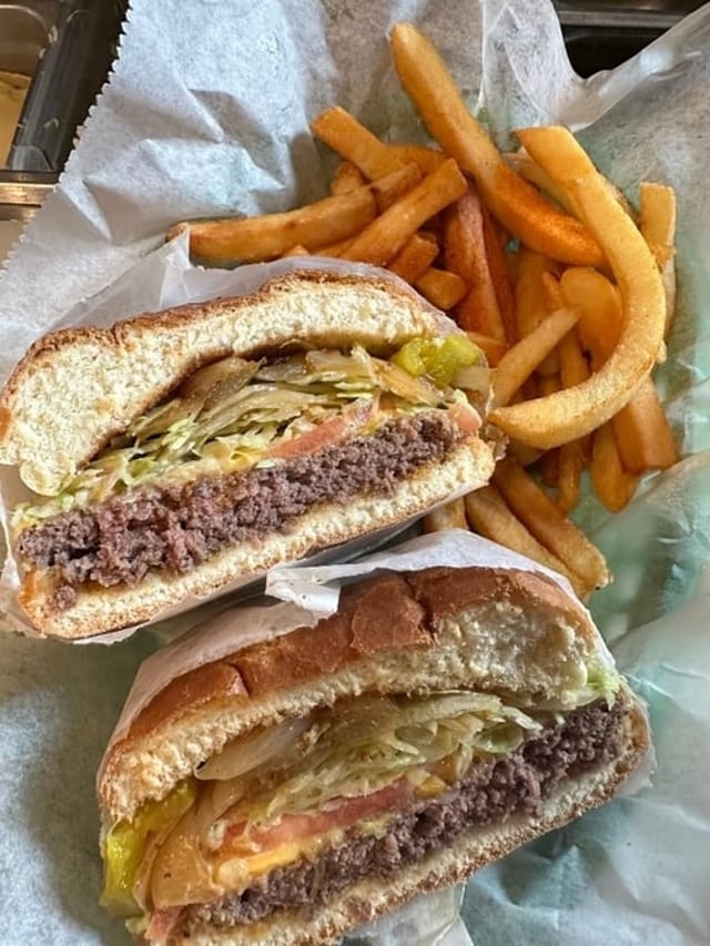 Classic Delite Cheese Burger.